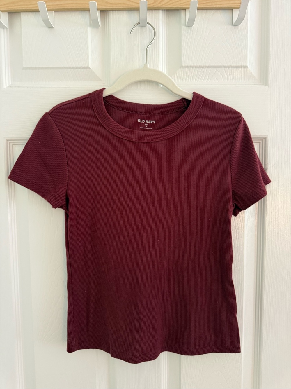 Old Navy Short Sleeve Ribbed Tee in Burgundy